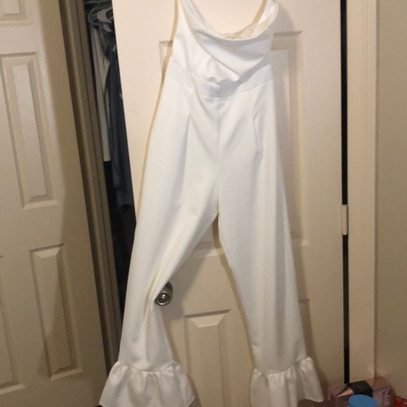 White jumpsuit - Picture 1 of 3